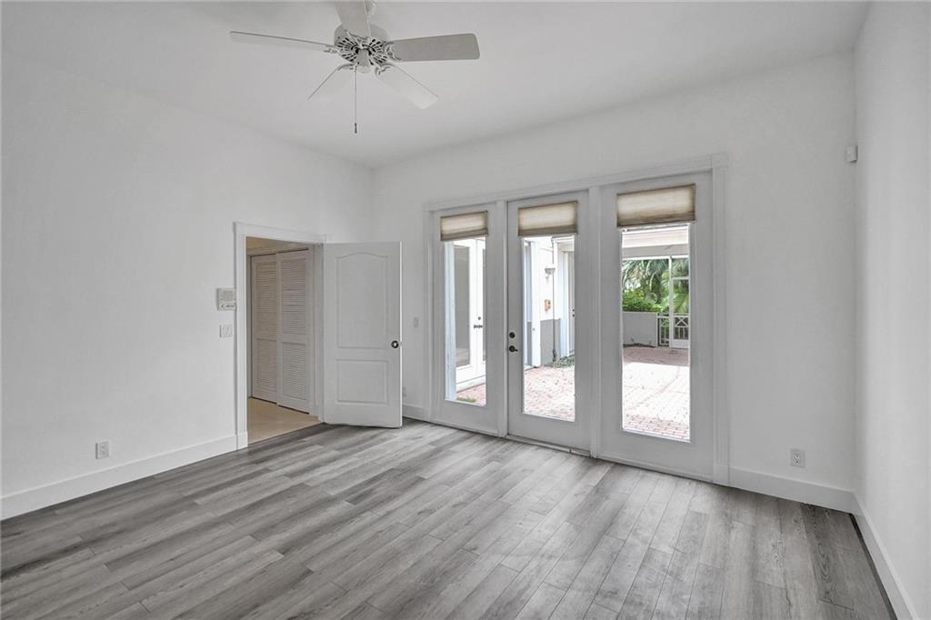 5811 NW 40th Ter