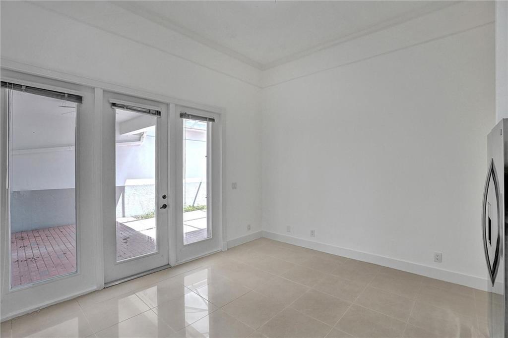 5811 NW 40th Ter