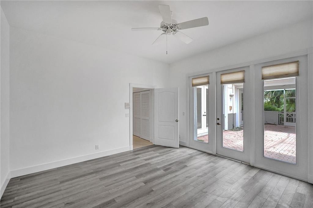 5811 NW 40th Ter