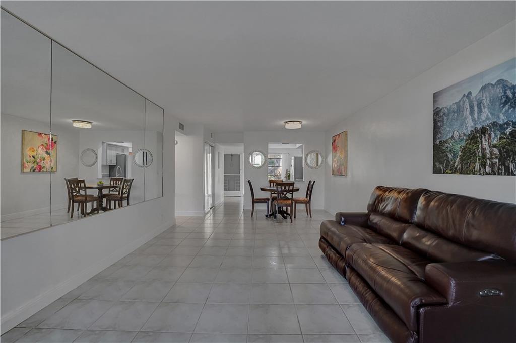 2043 SW 15th St Unit: 205