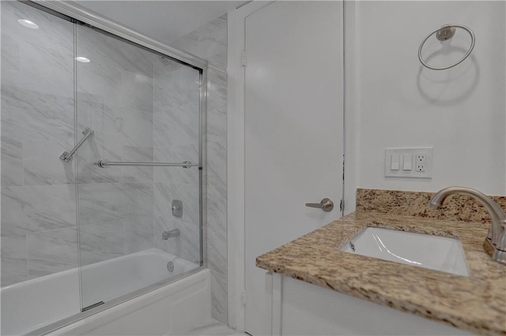 2043 SW 15th St Unit: 205