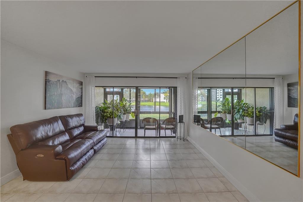 2043 SW 15th St Unit: 205