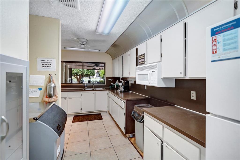 2043 SW 15th St Unit: 205