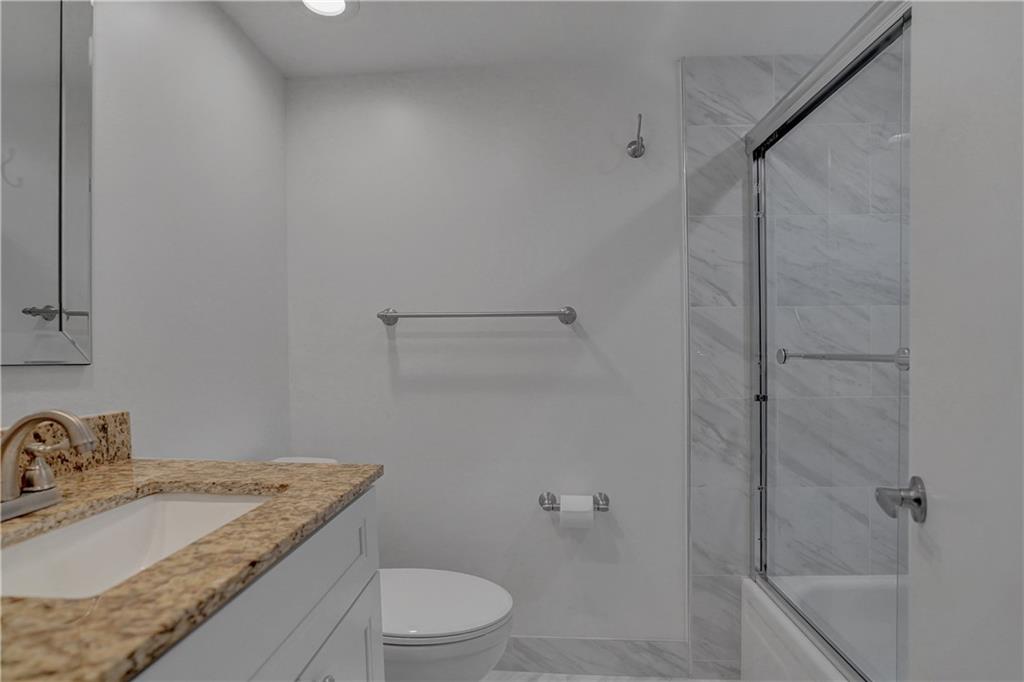2043 SW 15th St Unit: 205