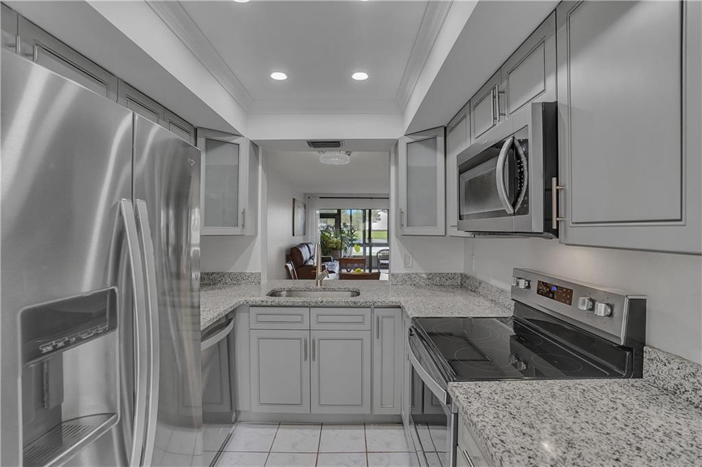 2043 SW 15th St Unit: 205