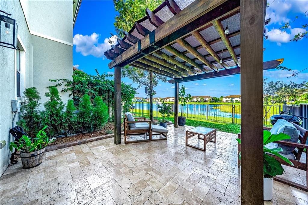 5312 Santa Maria Ave Unit: 5312