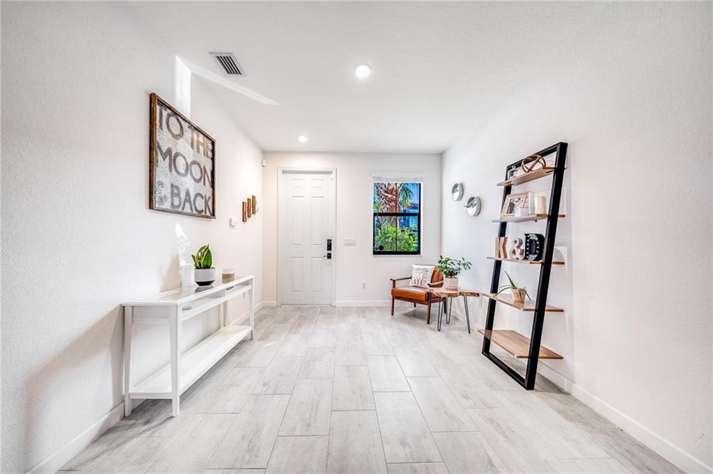 5312 Santa Maria Ave Unit: 5312