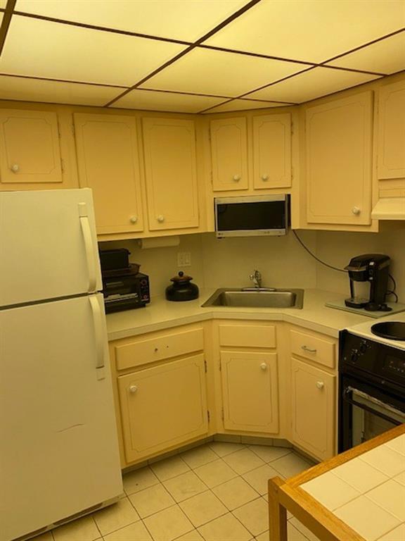 2453 NE 51st St Unit: D-214