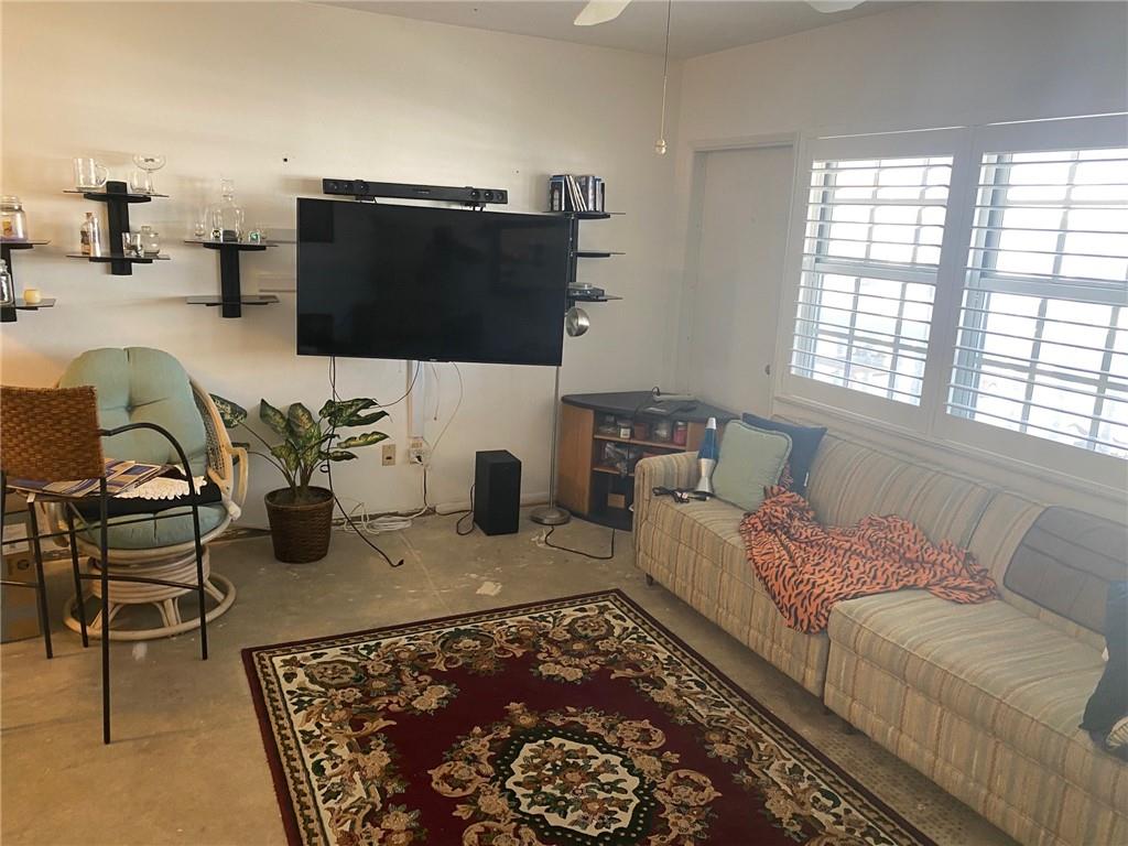 5203 NE 24th Ter Unit: B-306