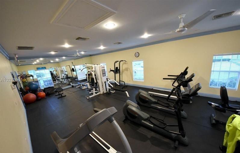 6521 Bay Club Dr Unit: 4