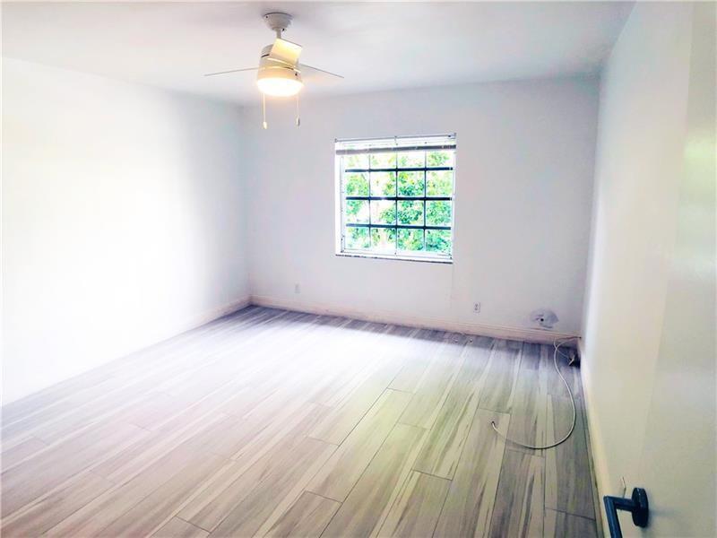6521 Bay Club Dr Unit: 4