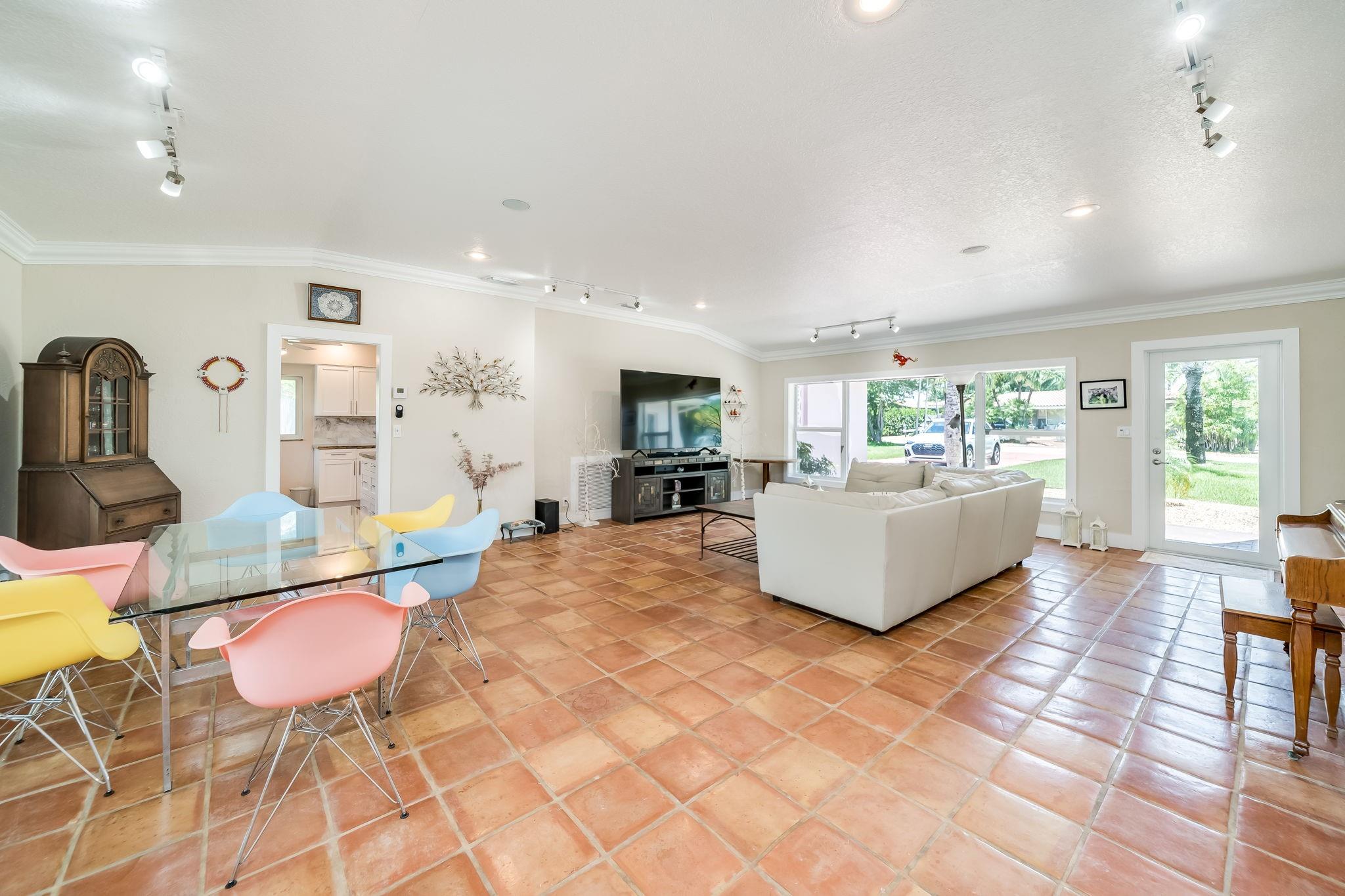 1660 Poinsettia Dr