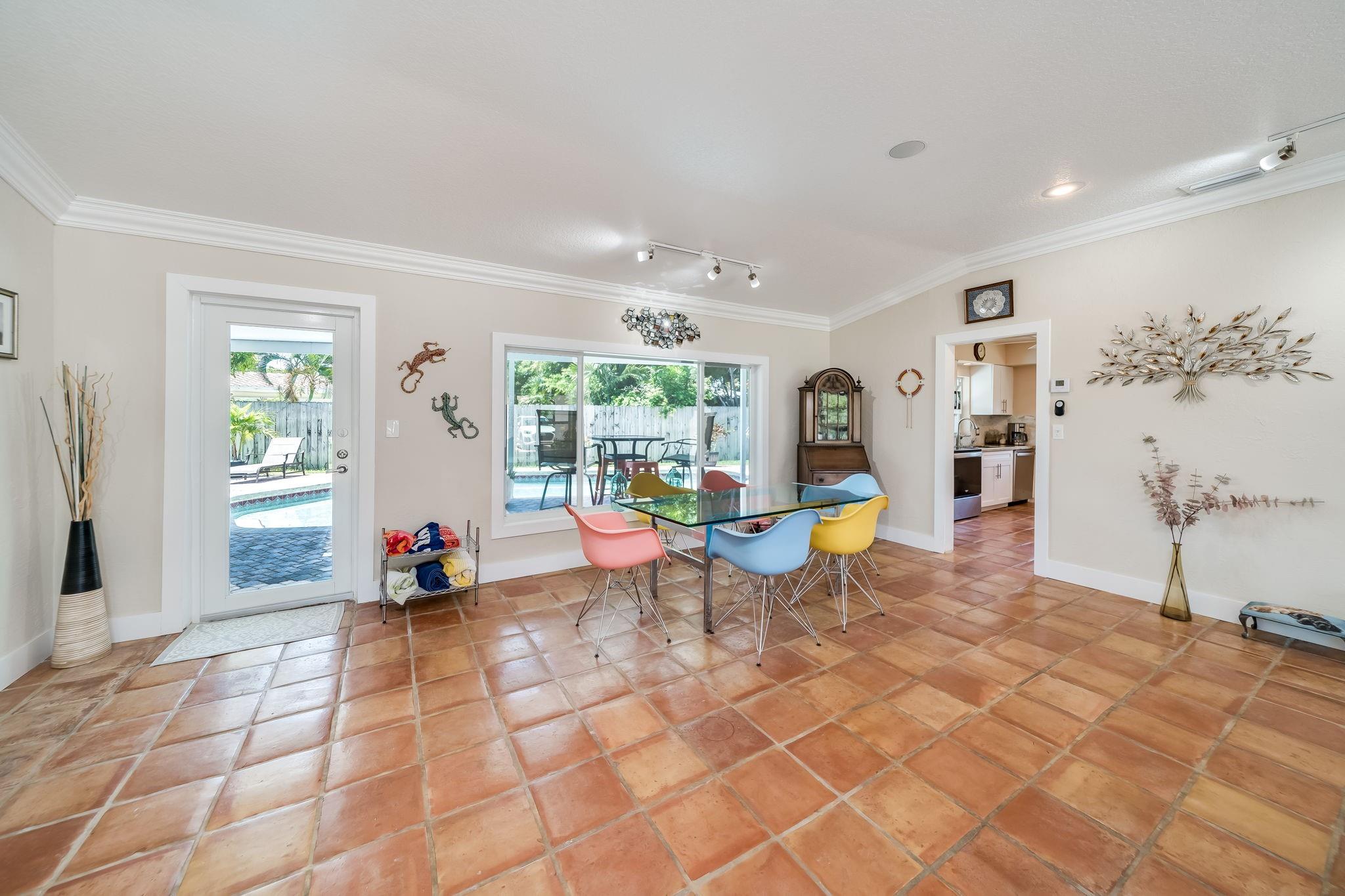 1660 Poinsettia Dr