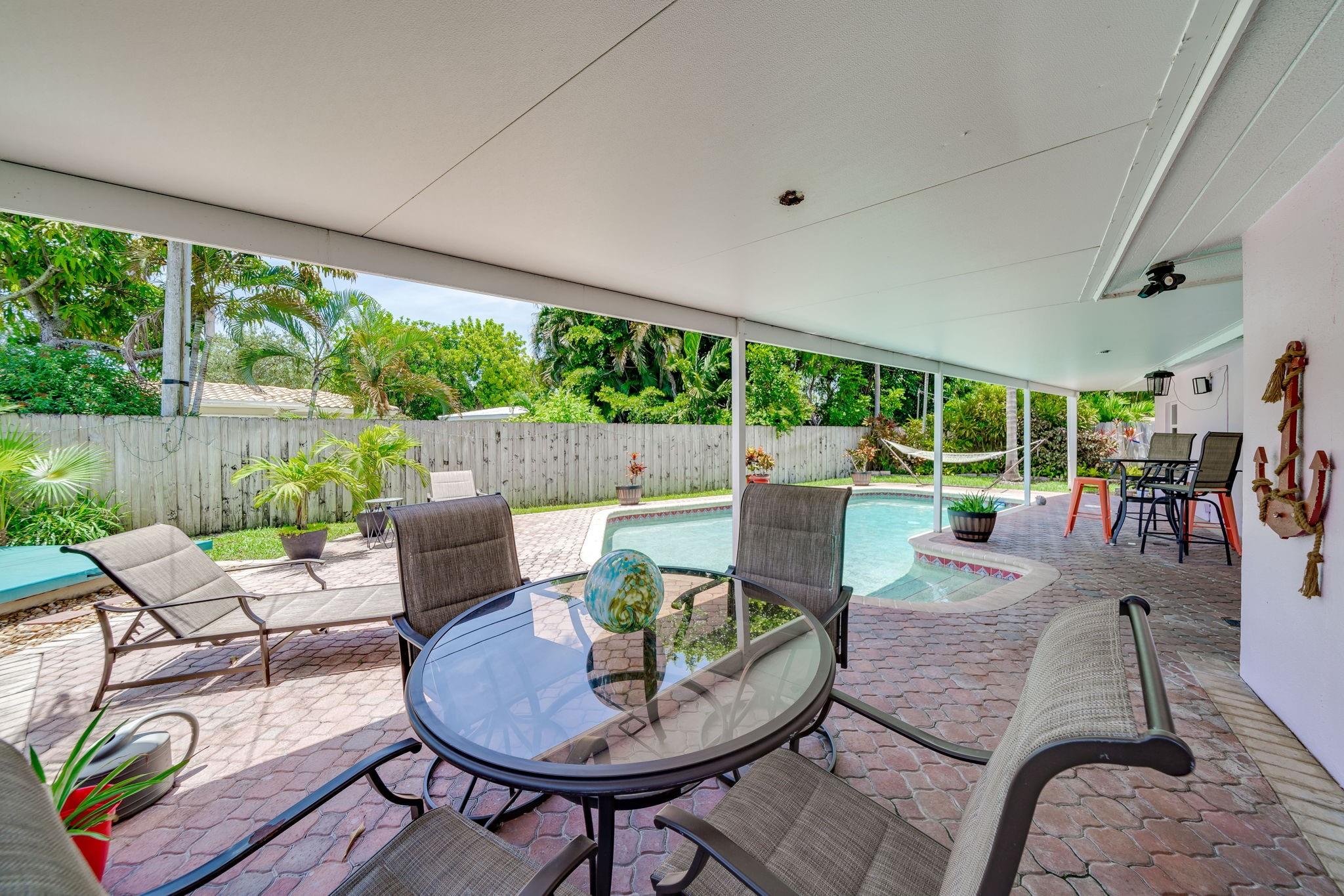 1660 Poinsettia Dr
