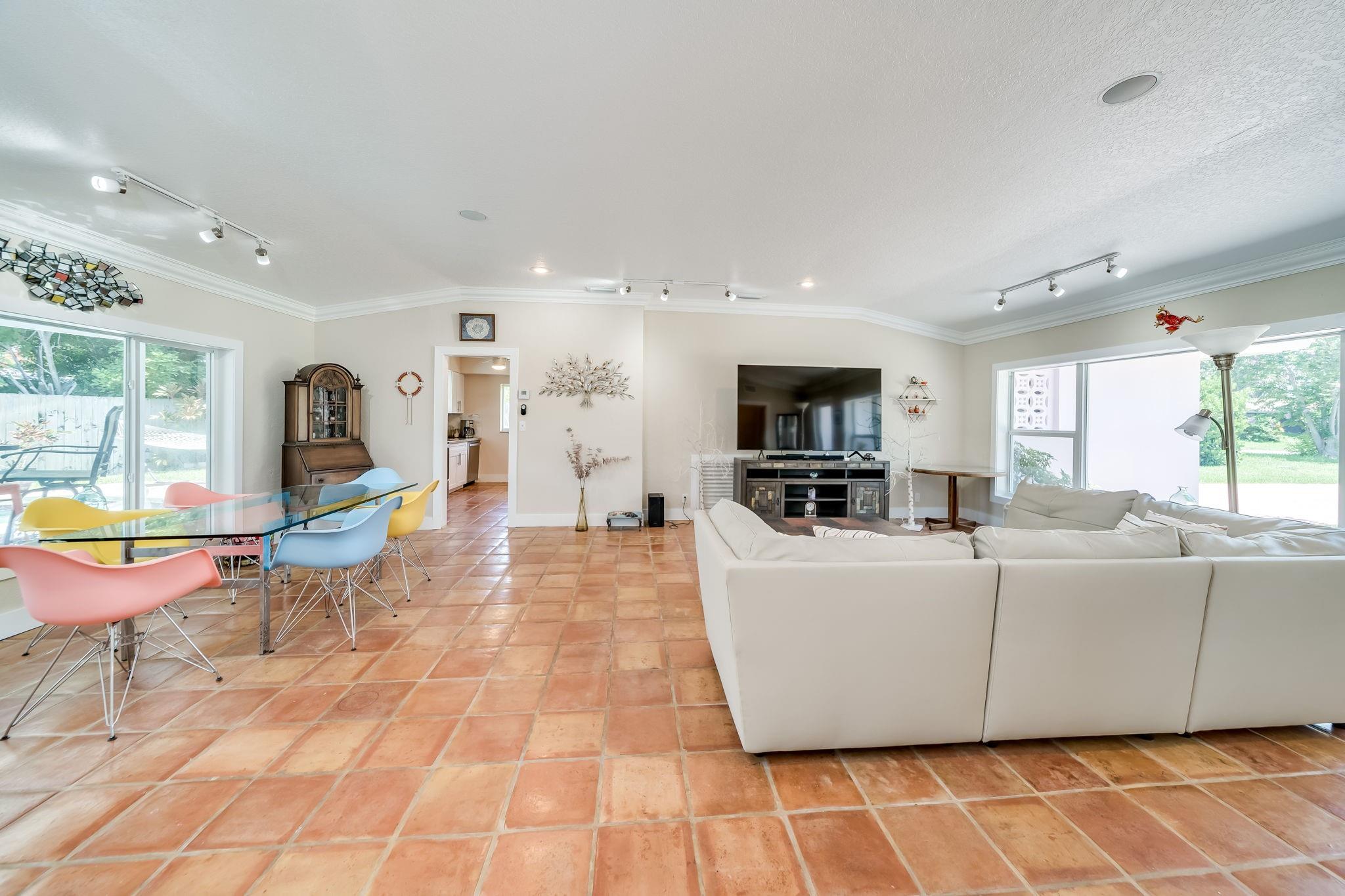 1660 Poinsettia Dr