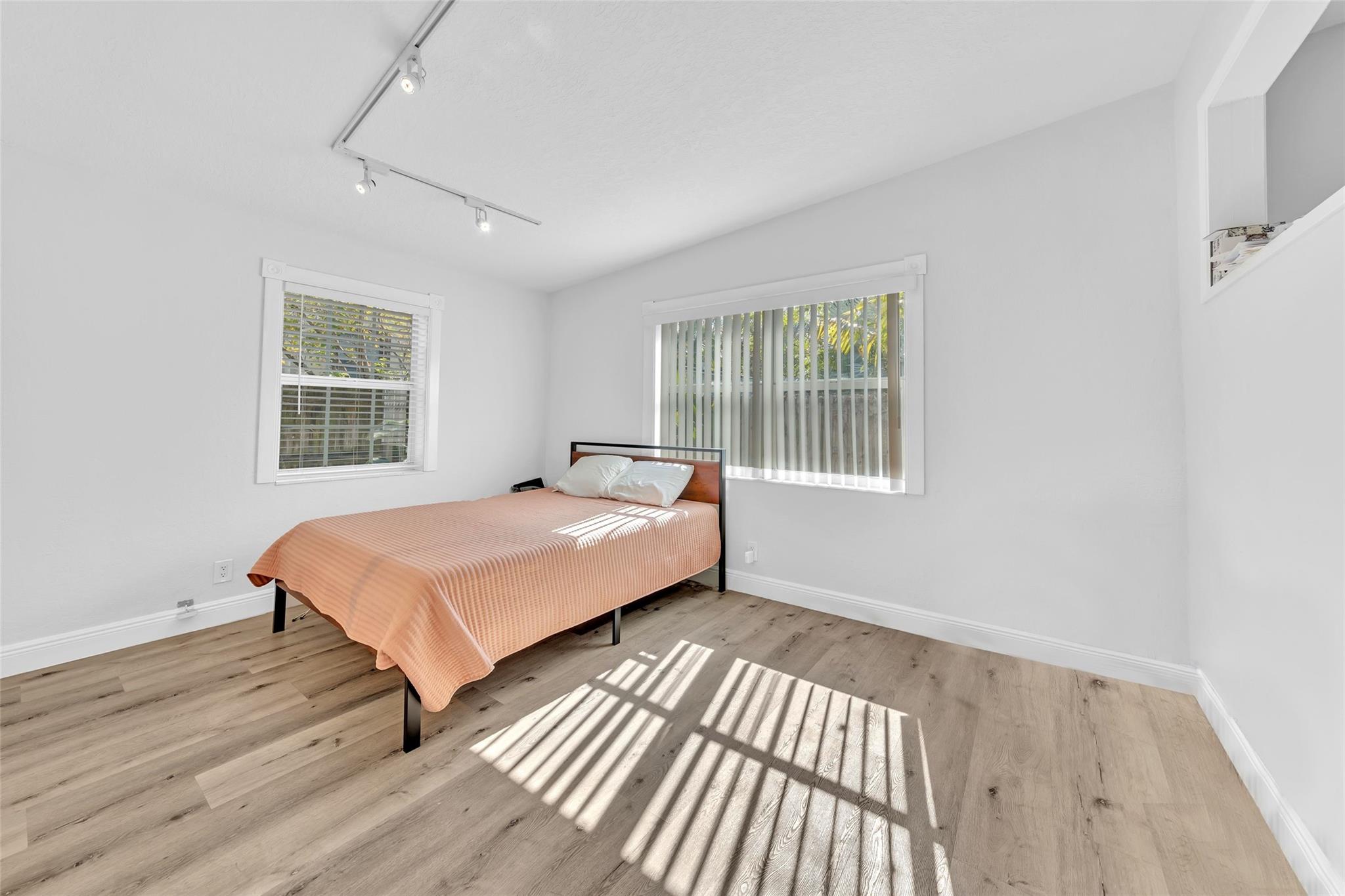 805 NE 17th Ave