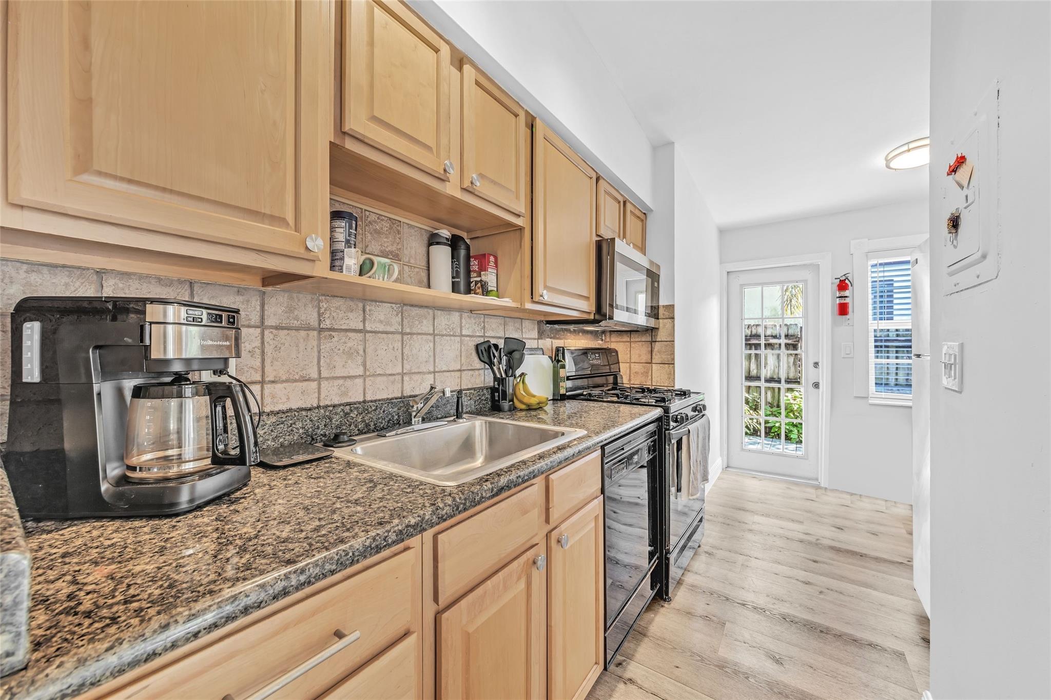 805 NE 17th Ave