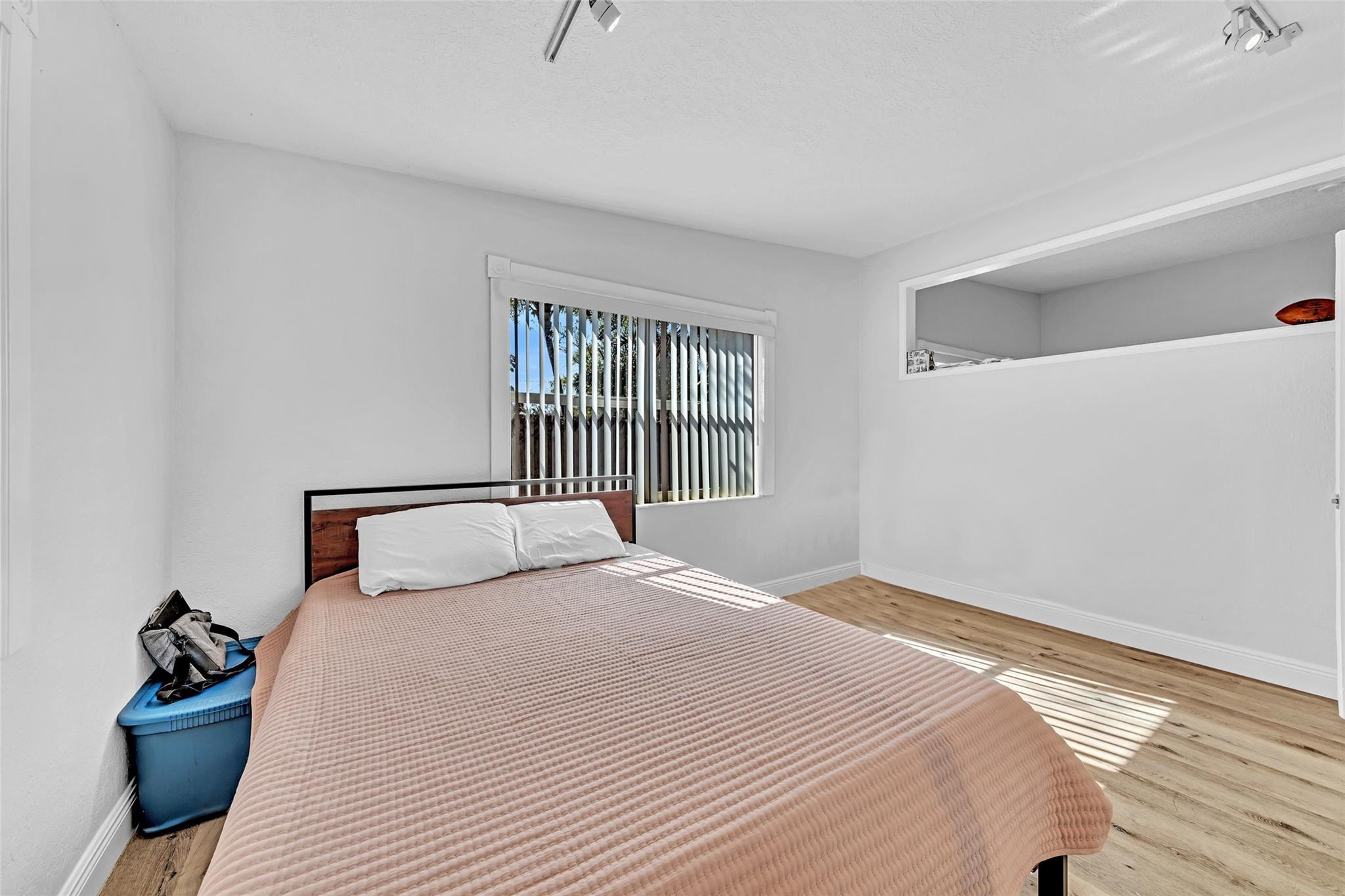 805 NE 17th Ave