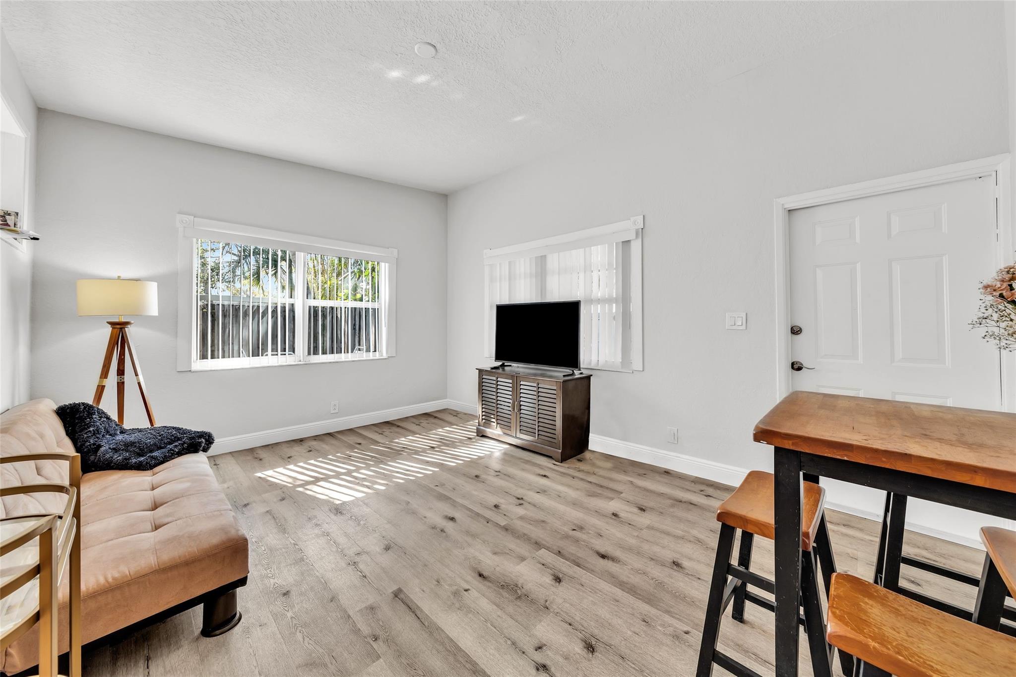 805 NE 17th Ave