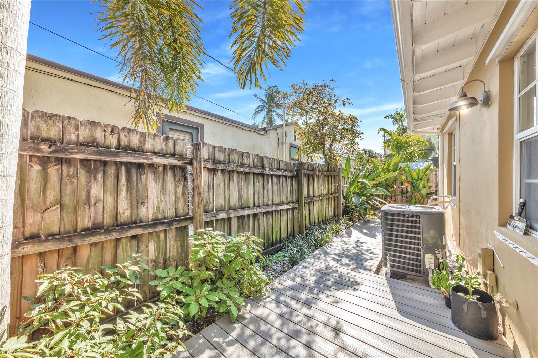 805 NE 17th Ave