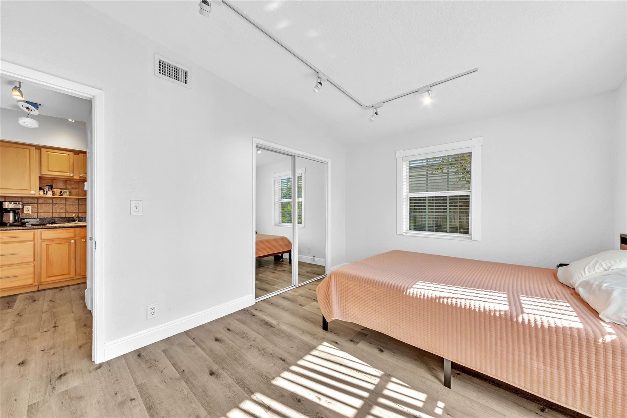 805 NE 17th Ave