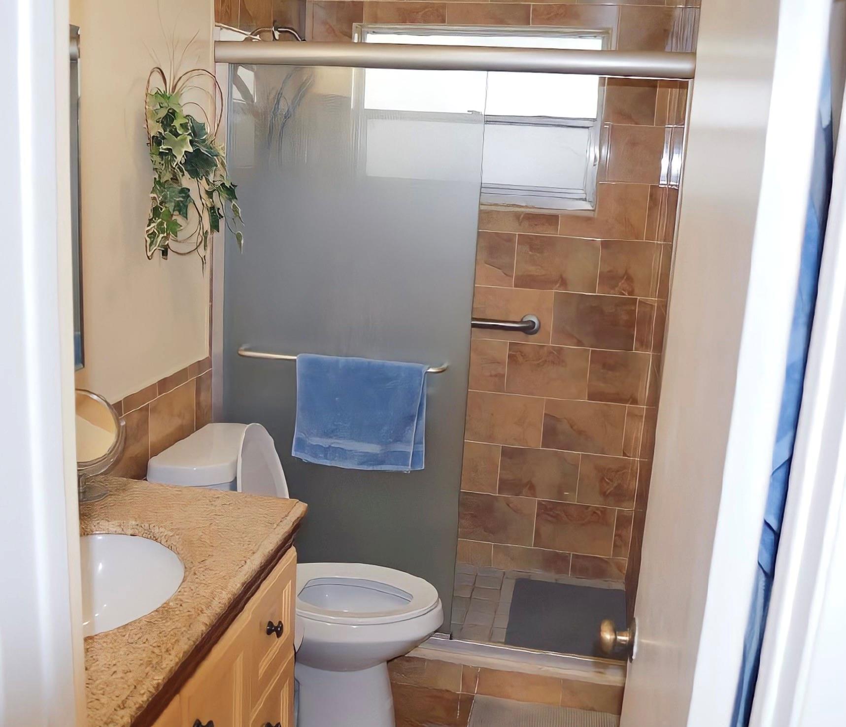 300 NE 20th St Unit: 5140
