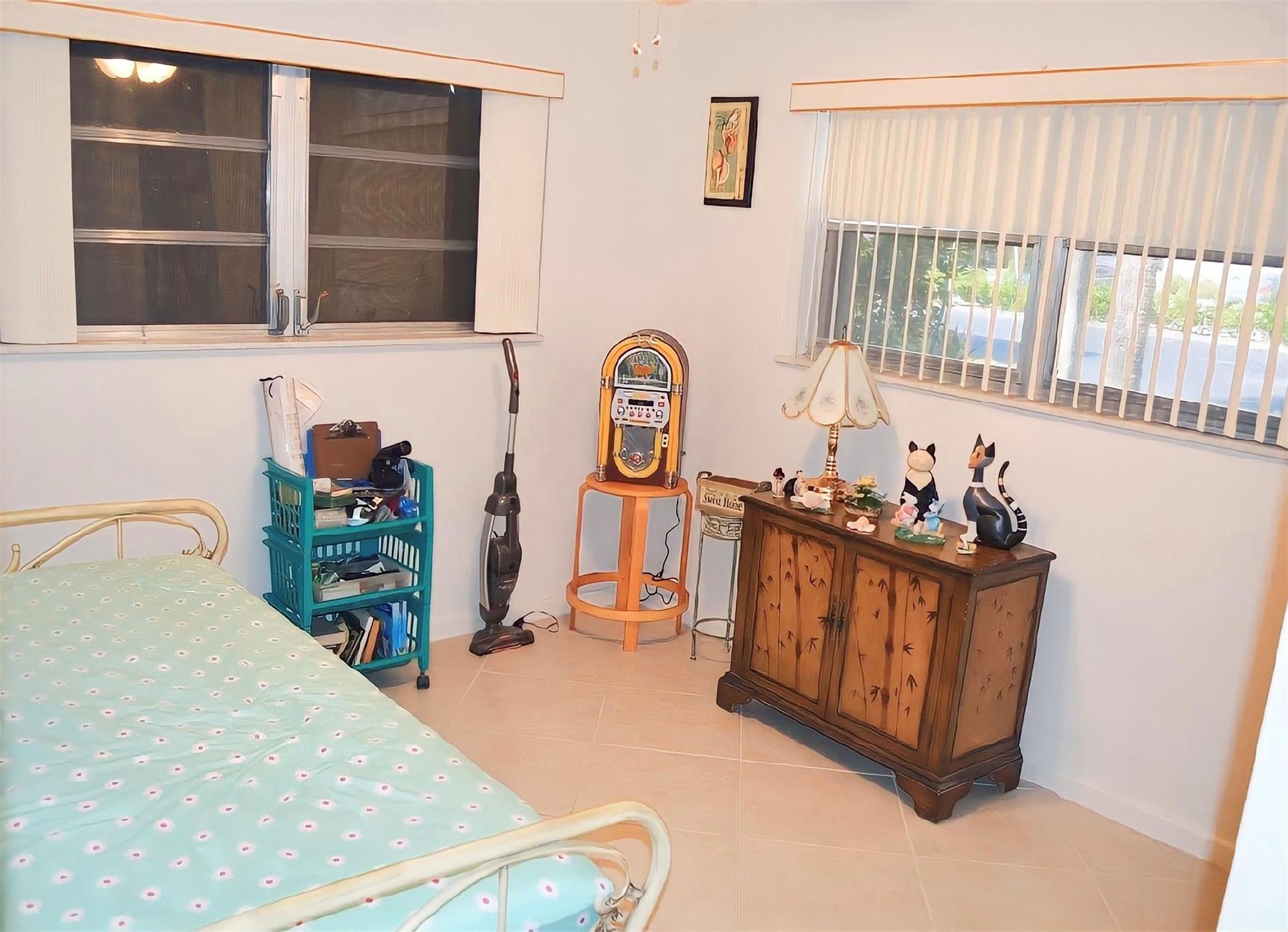 300 NE 20th St Unit: 5140