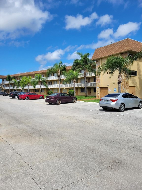 600 Village Green Ct Unit: 108