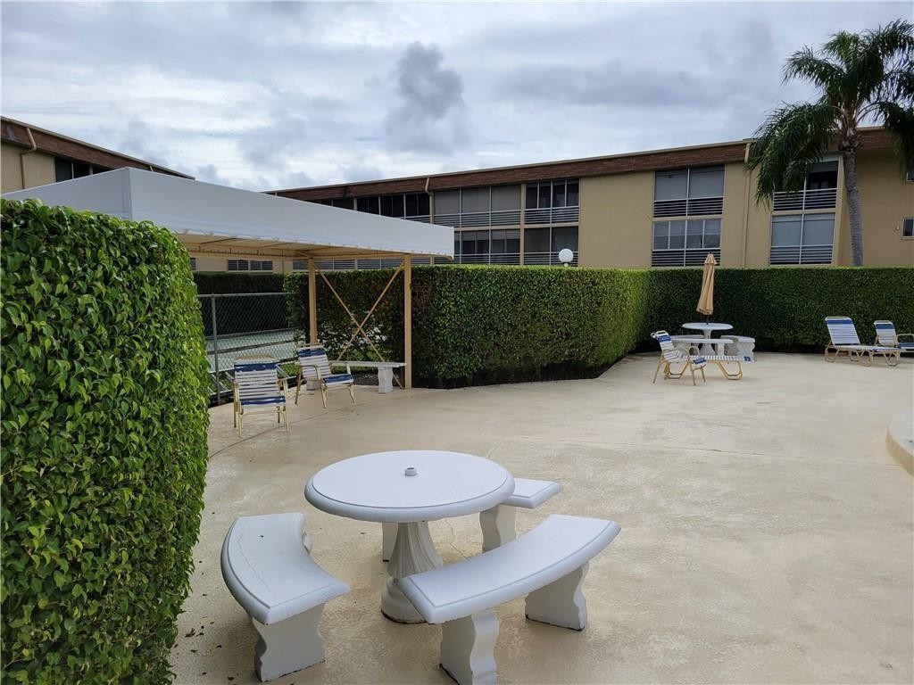 600 Village Green Ct Unit: 108