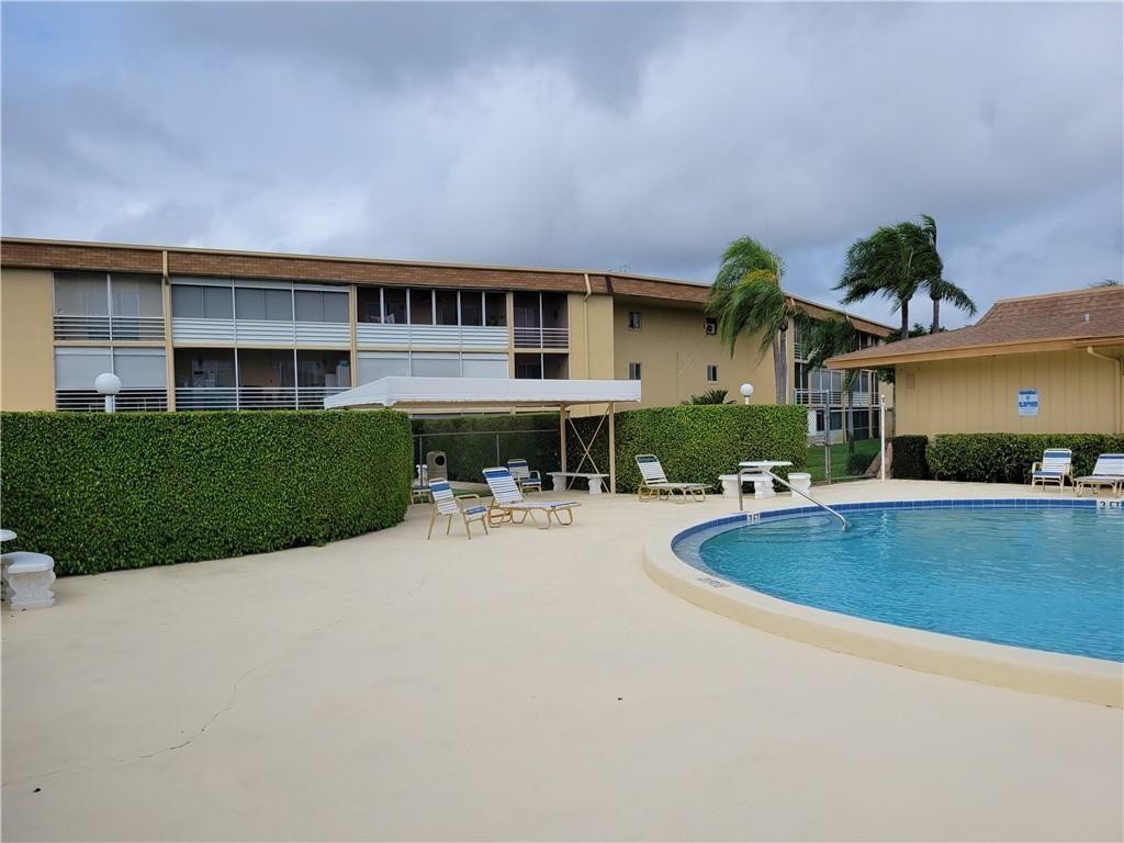 600 Village Green Ct Unit: 108