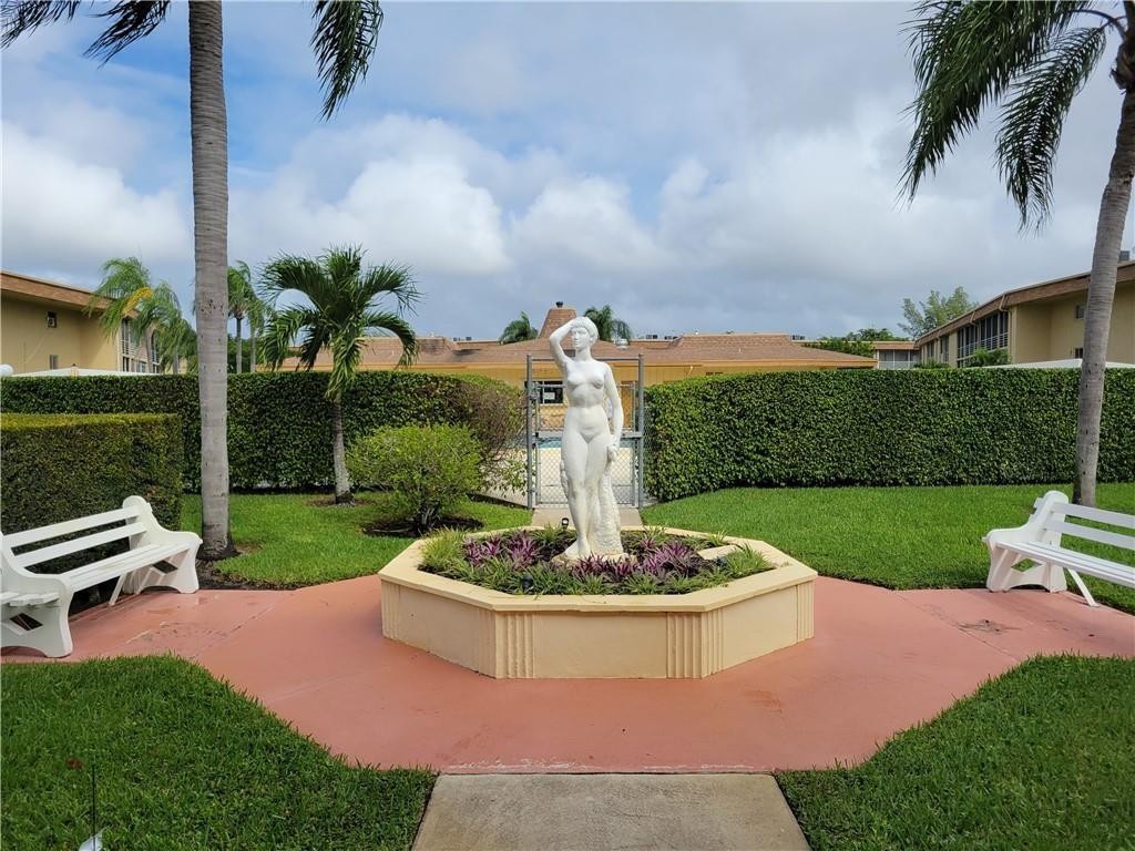 600 Village Green Ct Unit: 108
