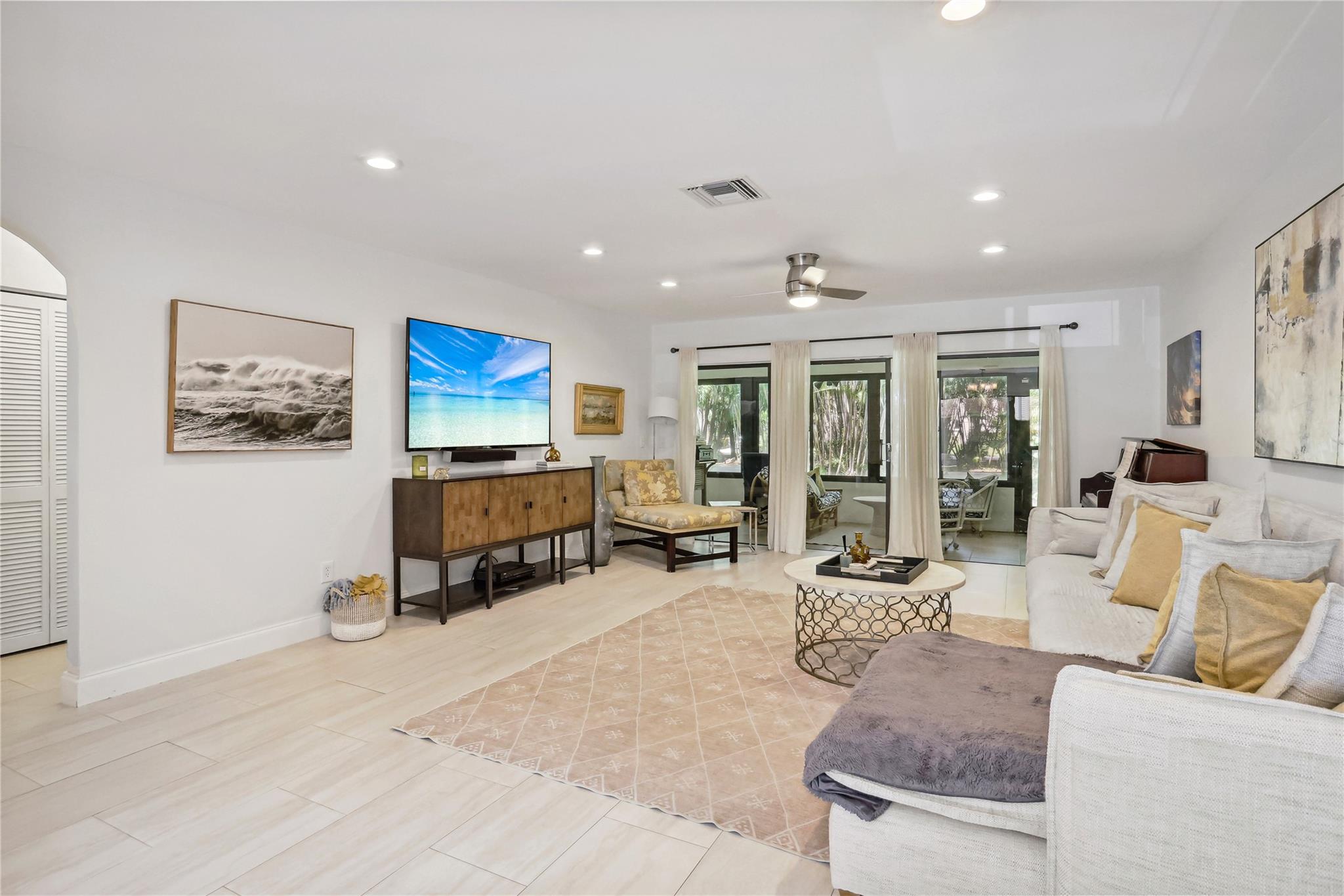 9 S Lakeshore Dr