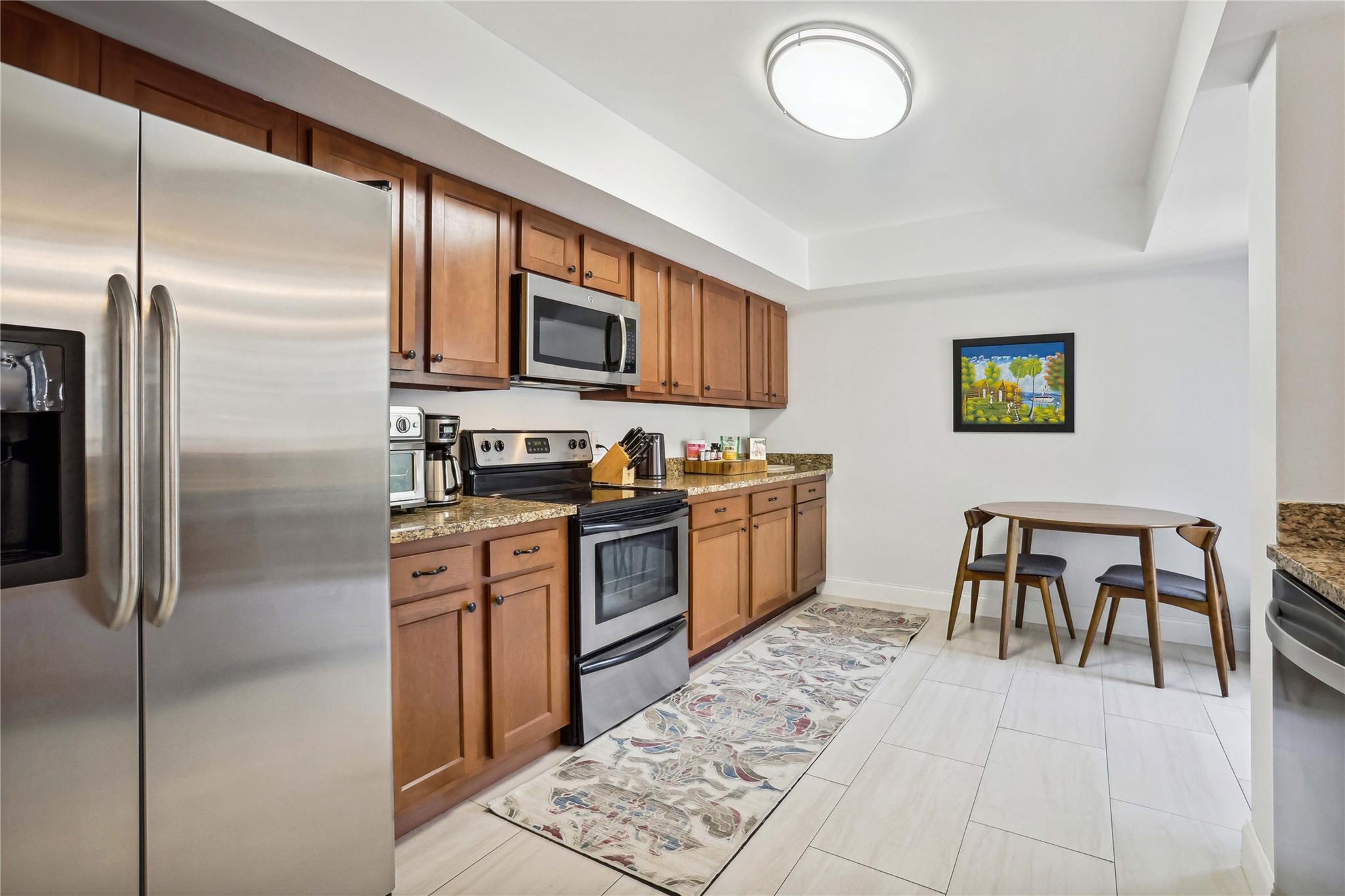 9 S Lakeshore Dr