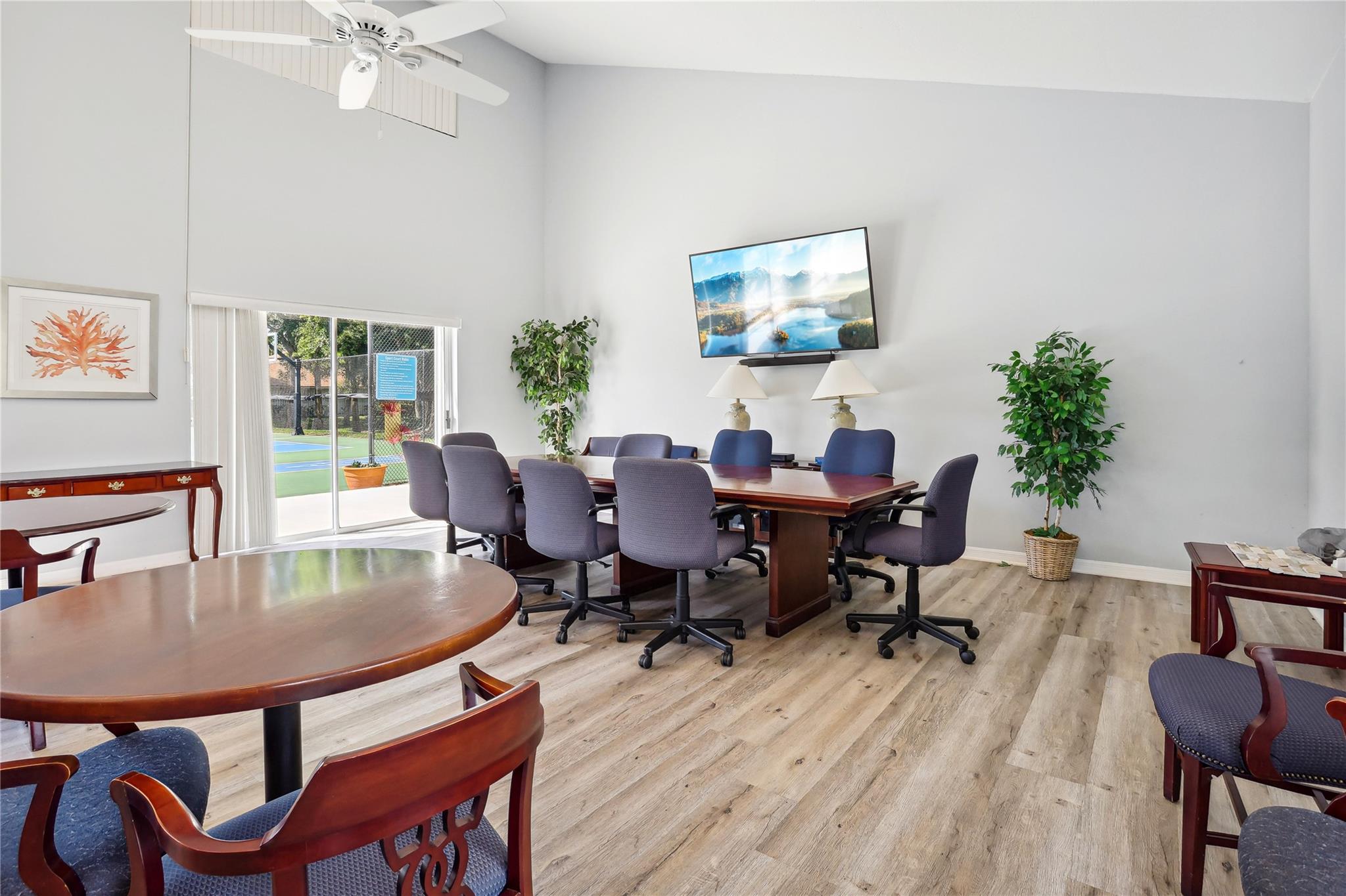 9 S Lakeshore Dr