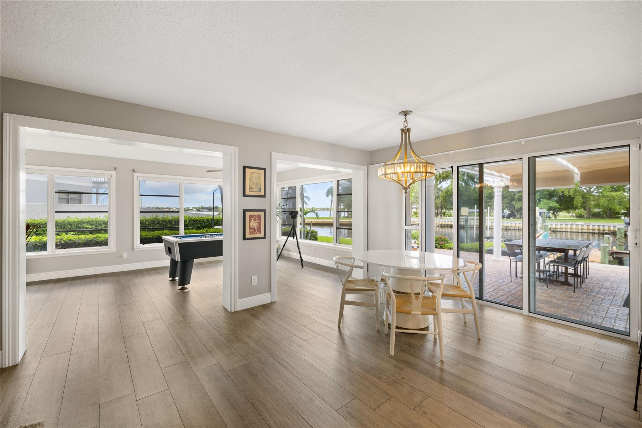 24 SW Riverway