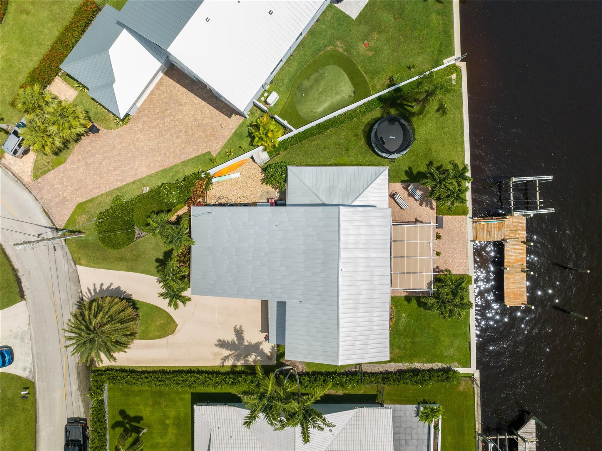 24 SW Riverway