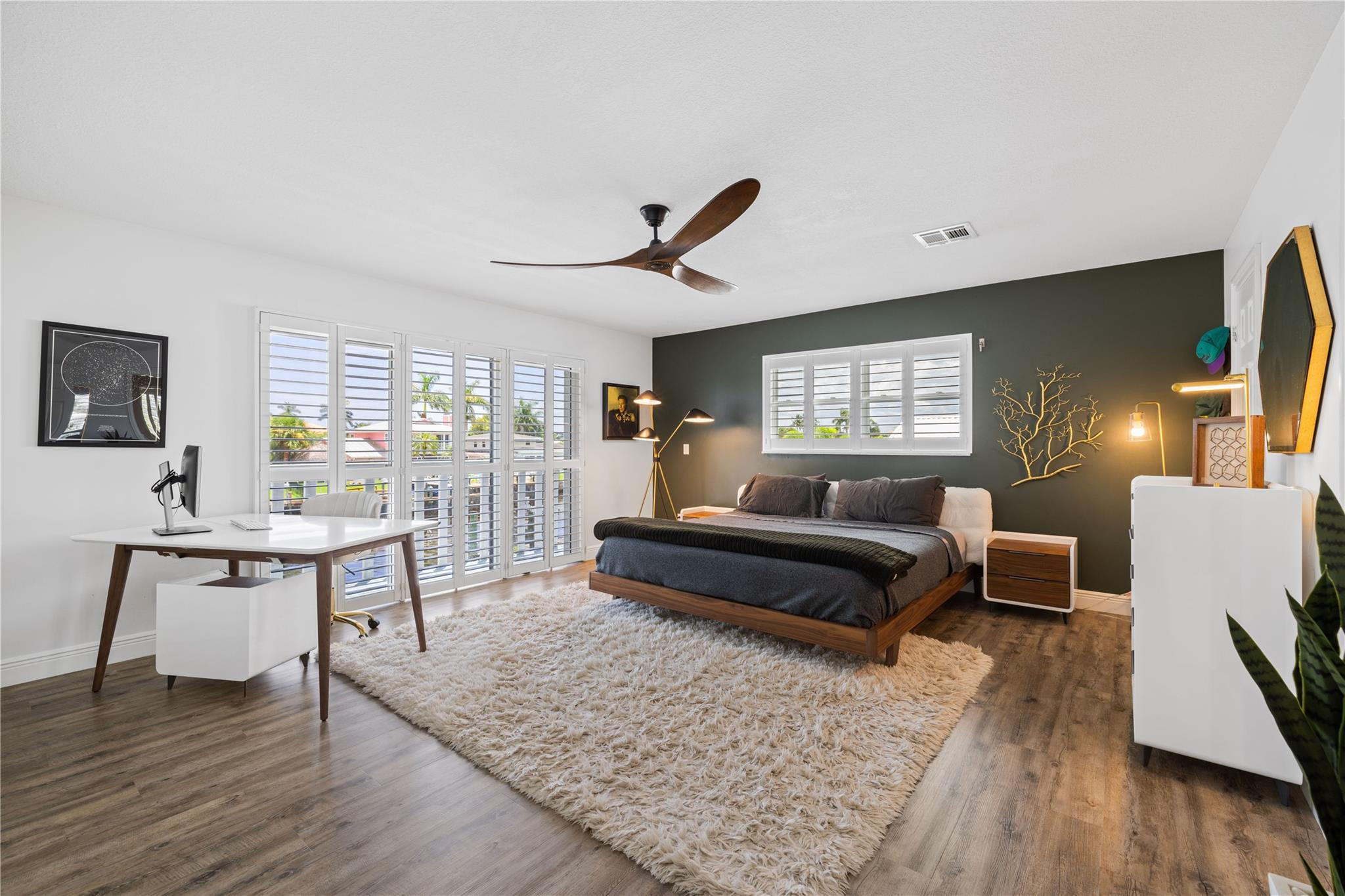 24 SW Riverway