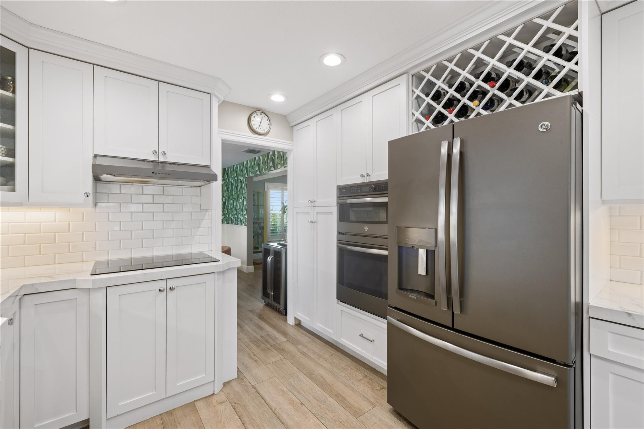 24 SW Riverway