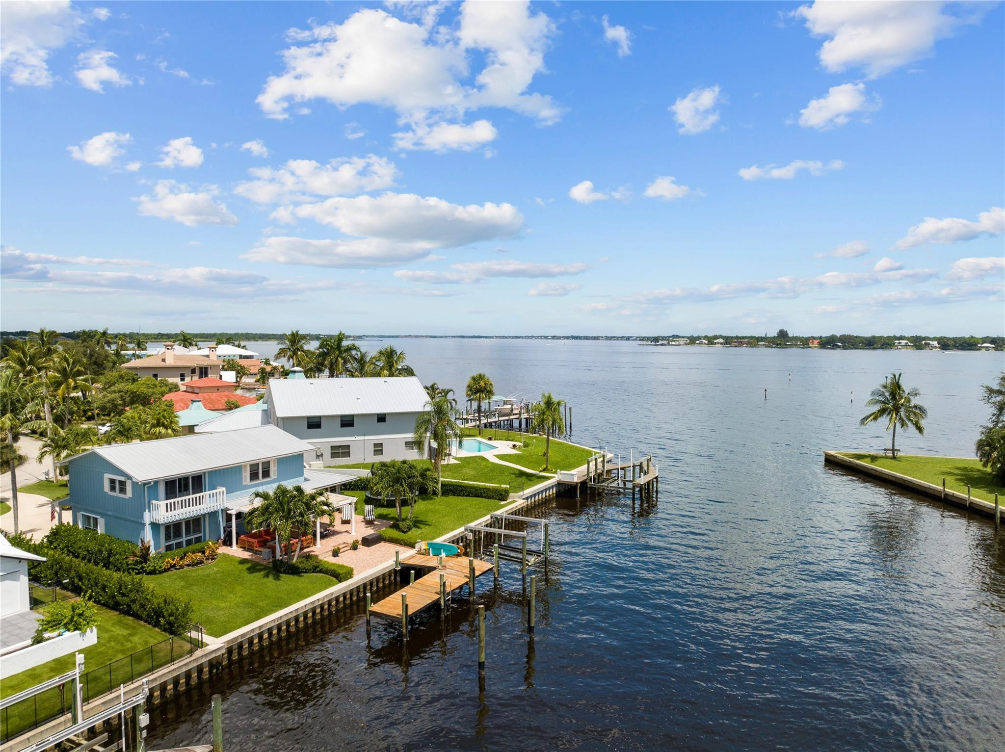 24 SW Riverway