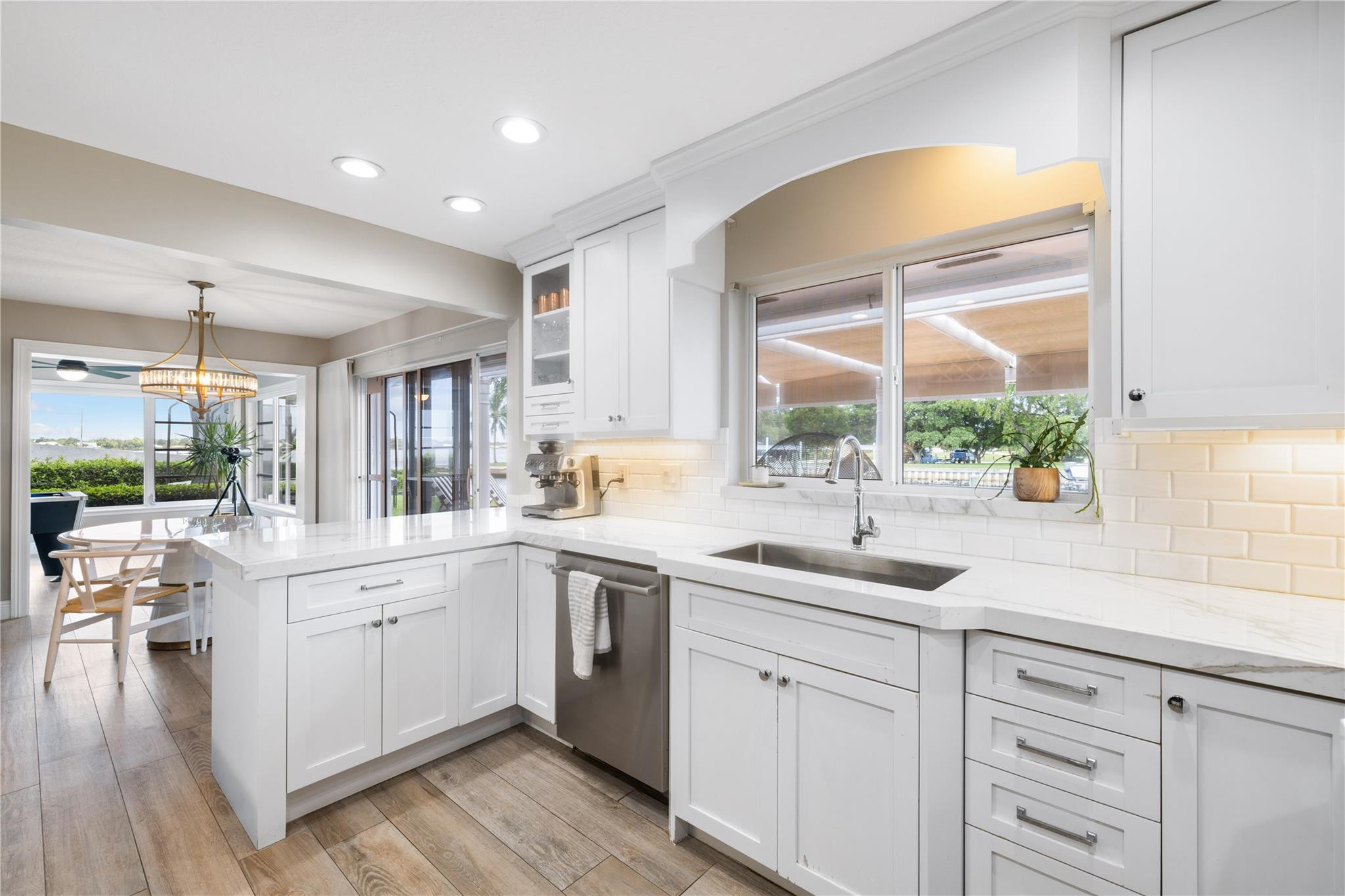 24 SW Riverway