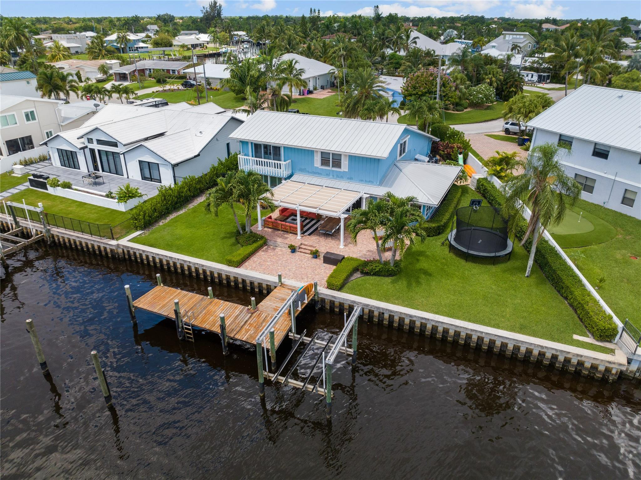 24 SW Riverway