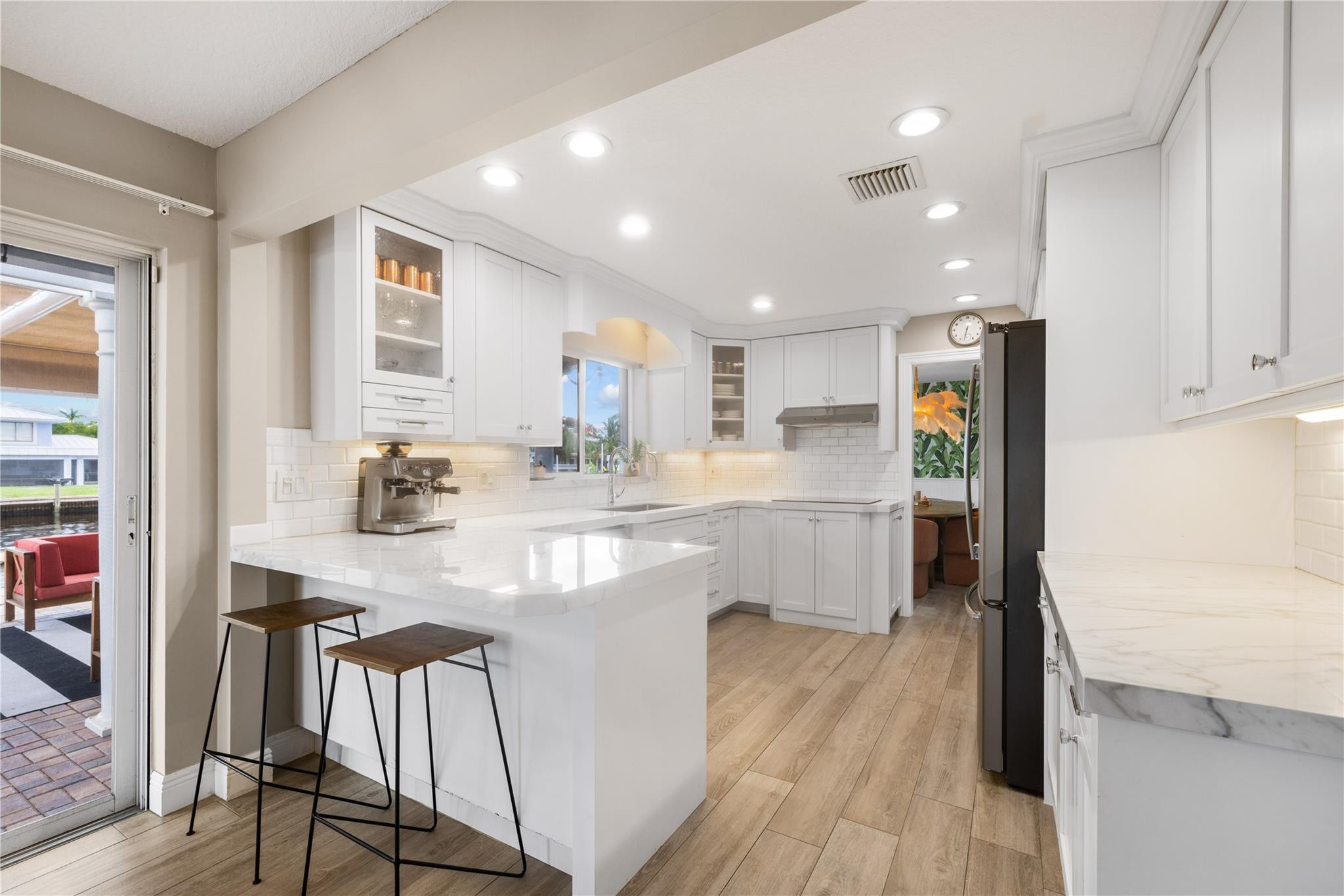 24 SW Riverway