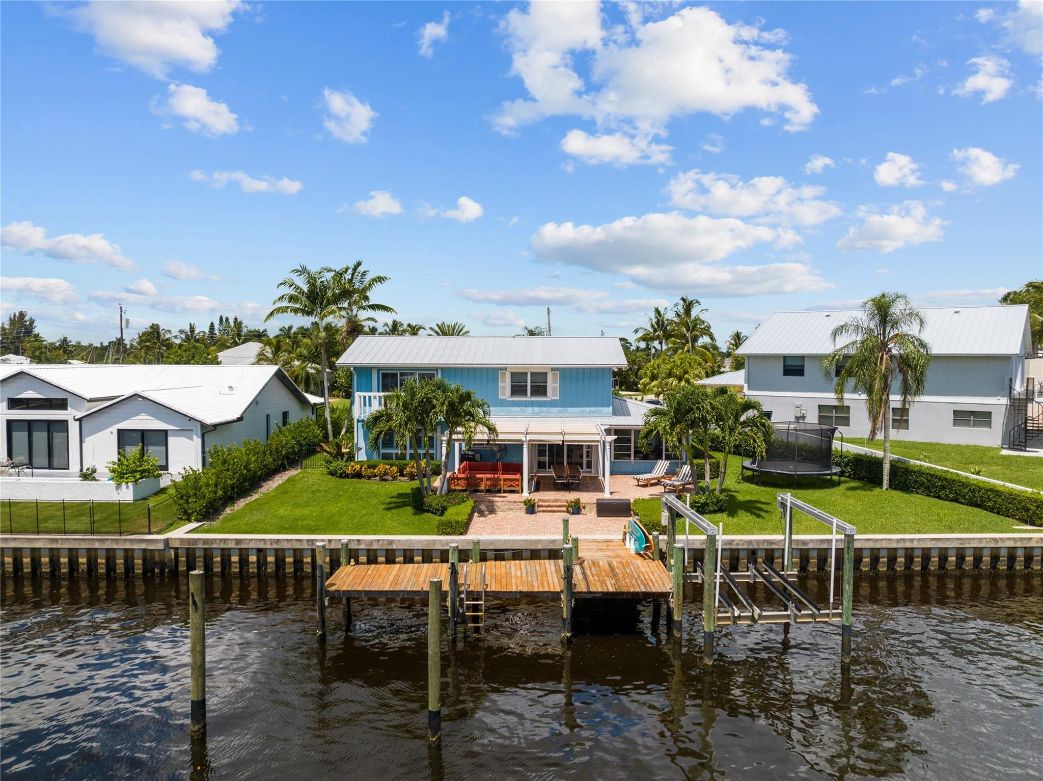 24 SW Riverway