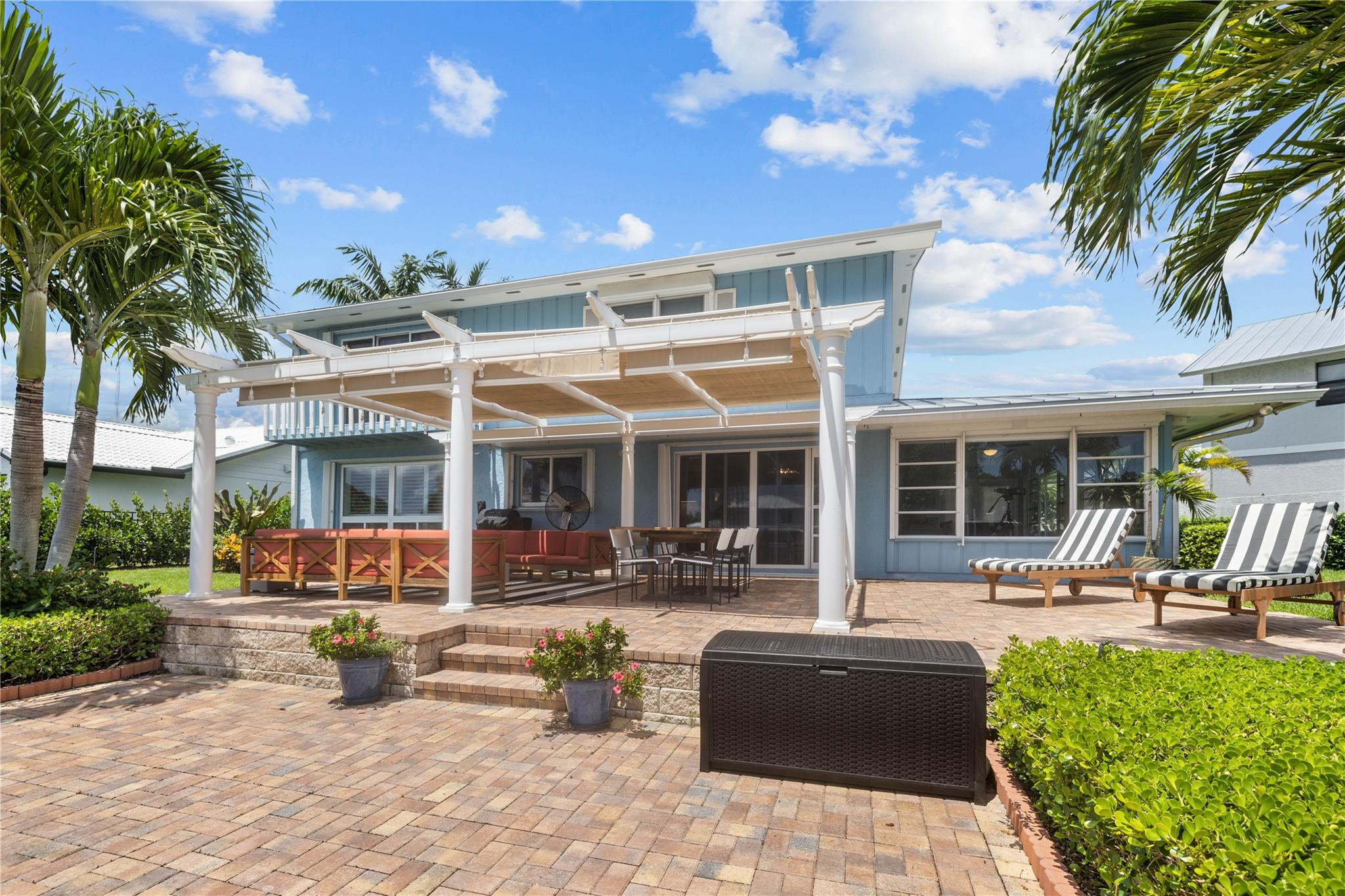 24 SW Riverway