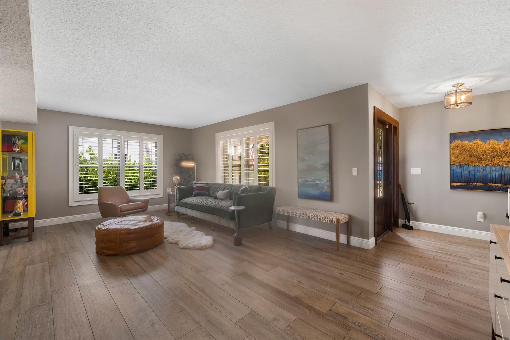 24 SW Riverway