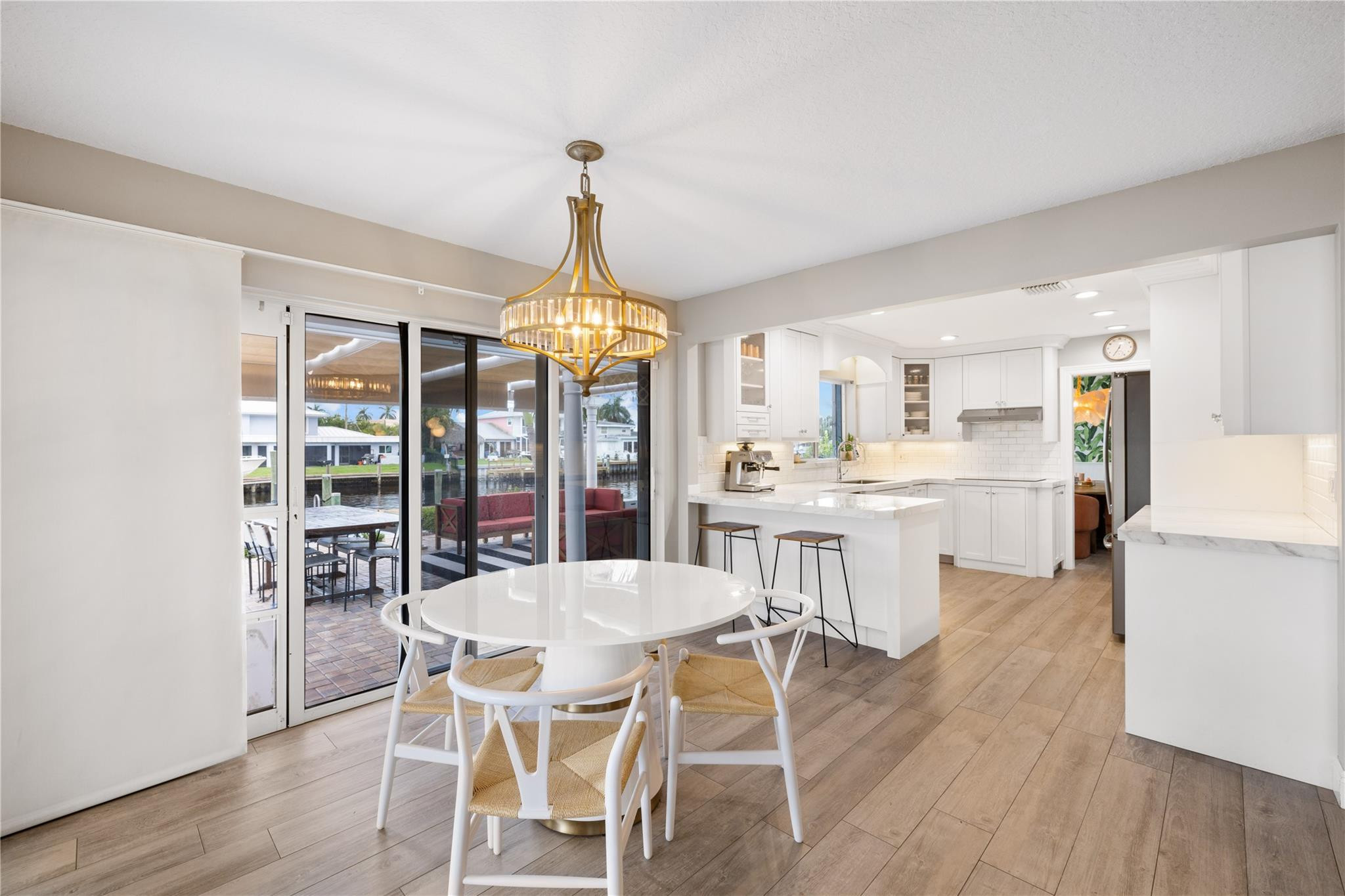 24 SW Riverway