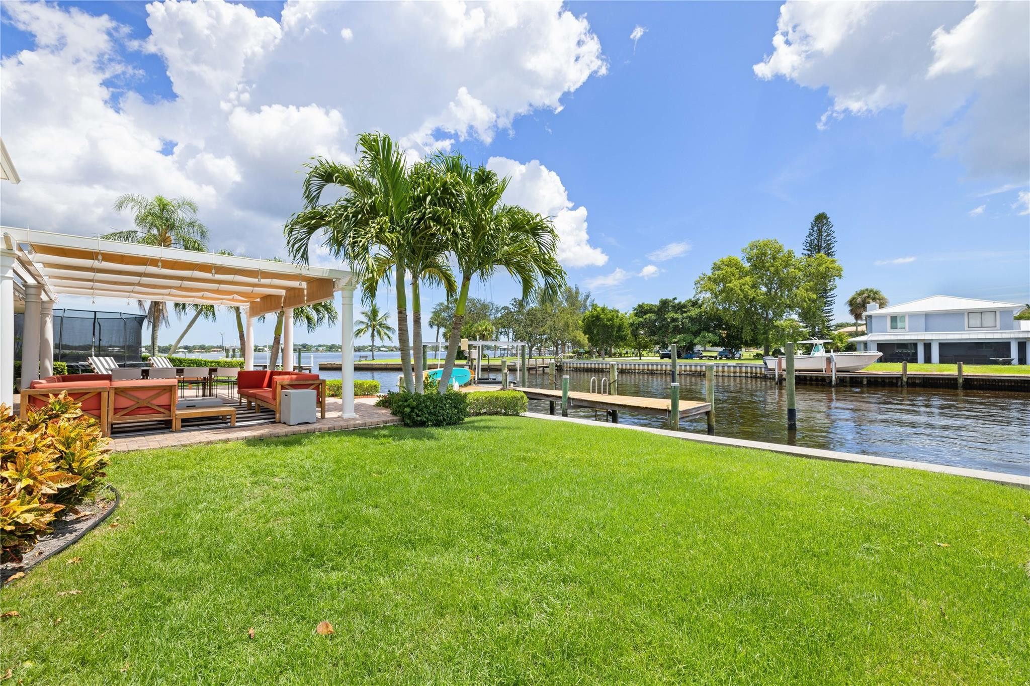 24 SW Riverway