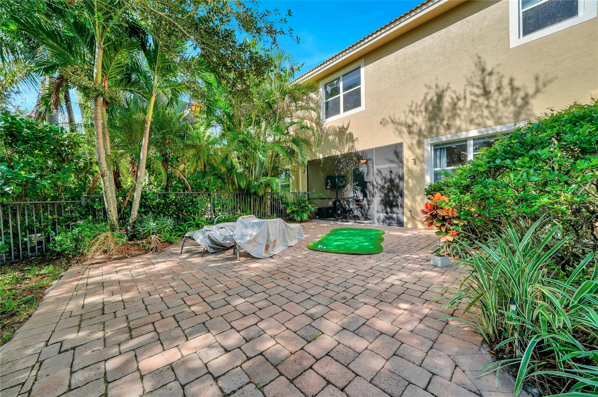 5010 Dulce Ct