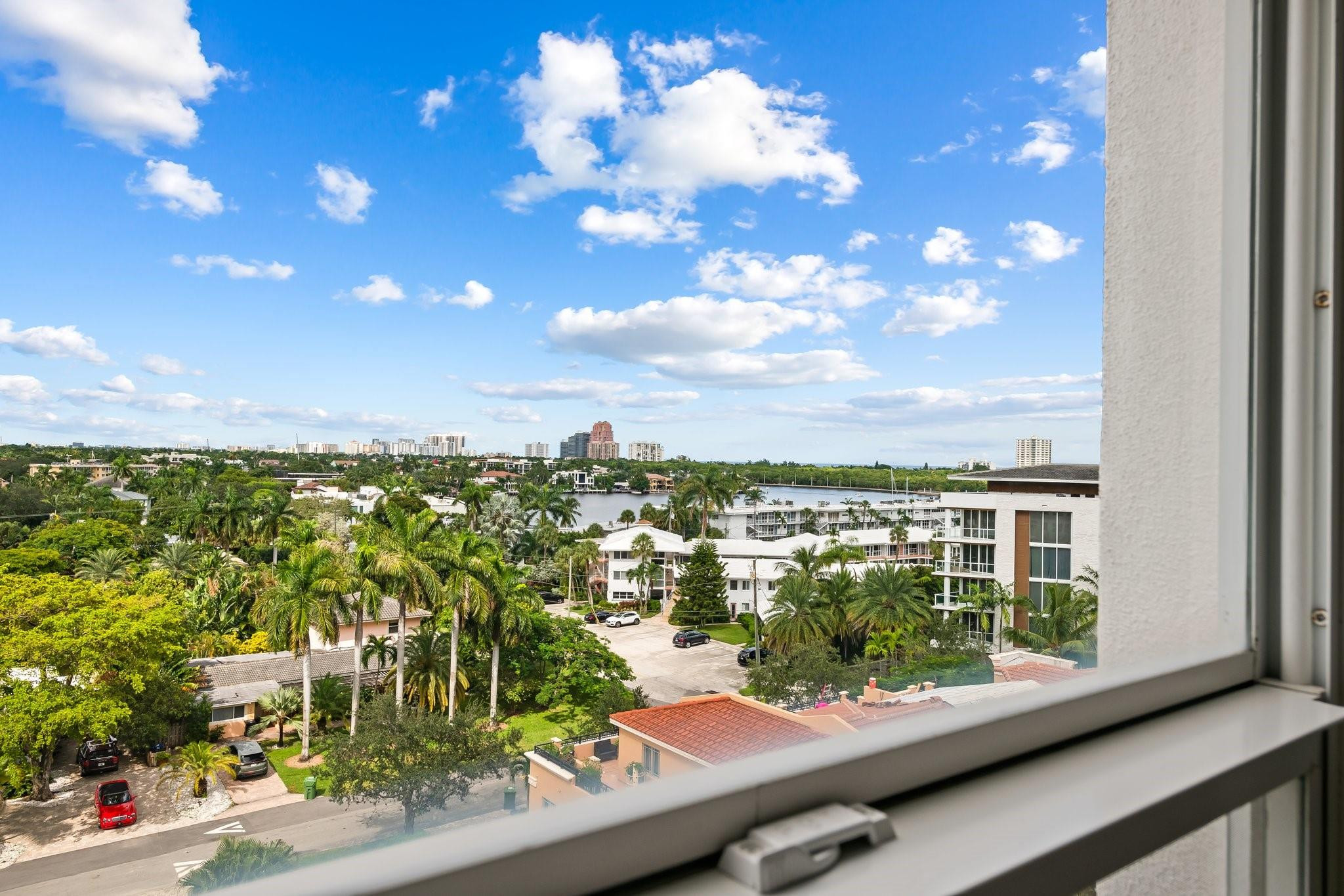 2555 NE 11th Street 806