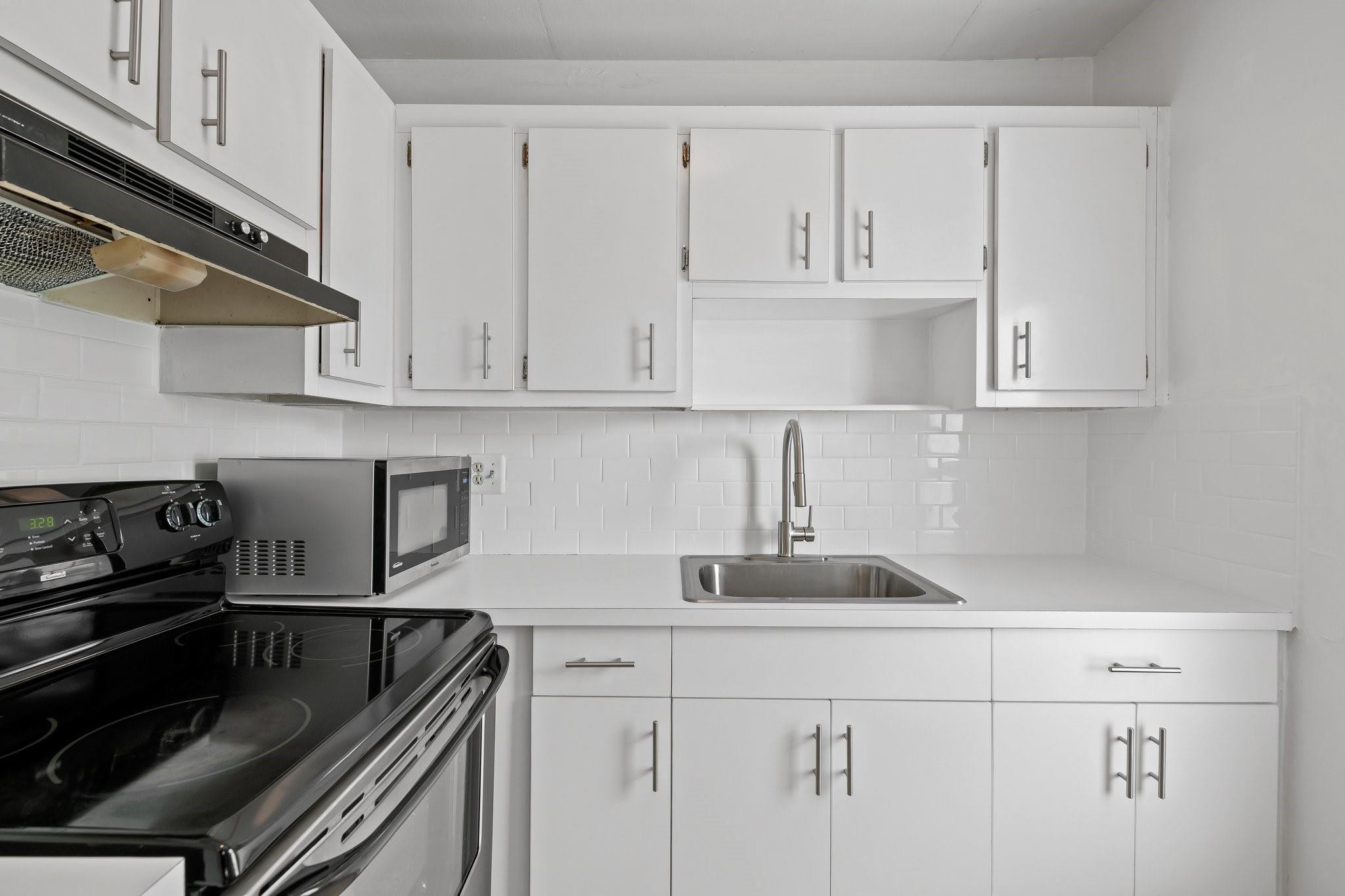 2555 NE 11th Street 806